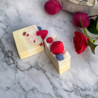 Organic strawberry cake bar soaps manufacturer supply