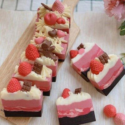 Organic strawberry cake bar soaps manufacturer supply