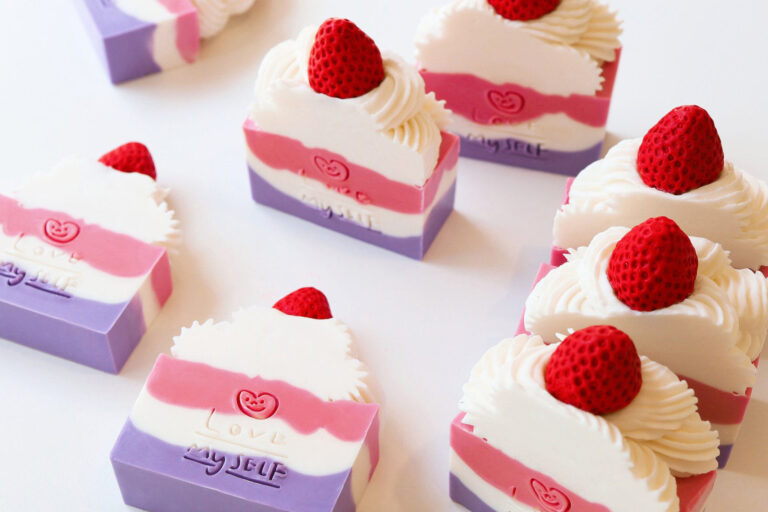 Organic strawberry cake bar soaps manufacturer supply