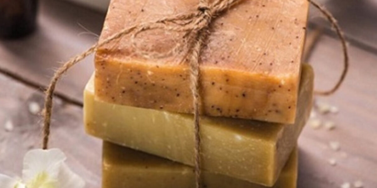 Whitening and moisturizing natural soap for skincare use