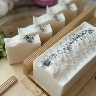 Whitening and moisturizing natural soap for skincare use