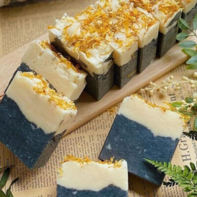 Whitening and moisturizing natural soap for skincare use